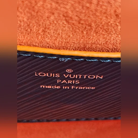 Louis Vuitton Twist MM Epi Leather Crossbody Navy Blue Bag - Picture 6 of 13